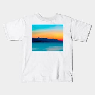 Blue ocean waves Kids T-Shirt